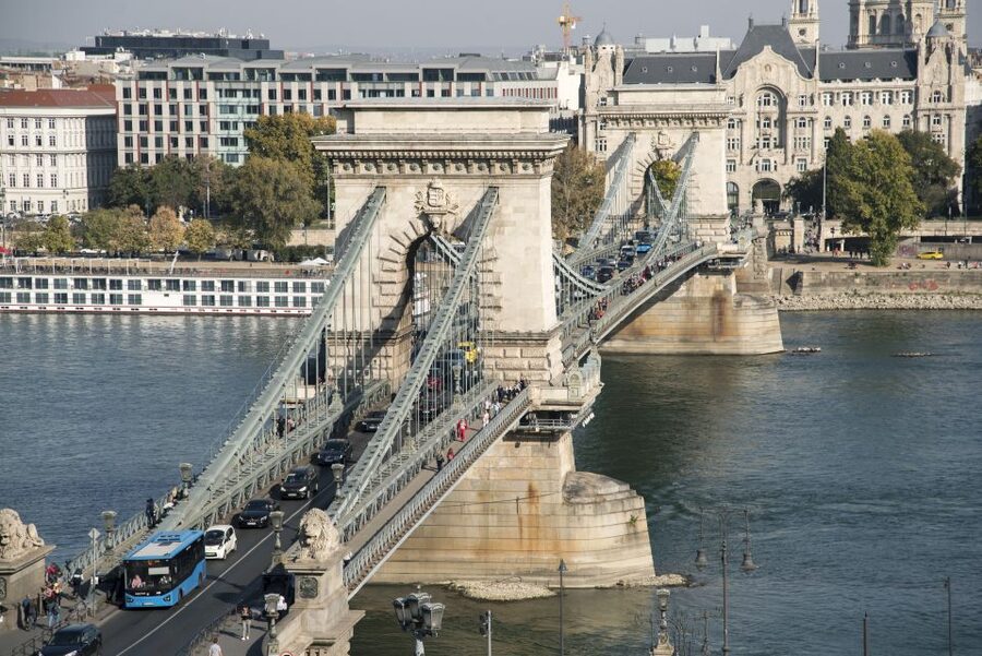 Budapest: Grand City Tour with Parliament Visit - The one-hour Parliament visit