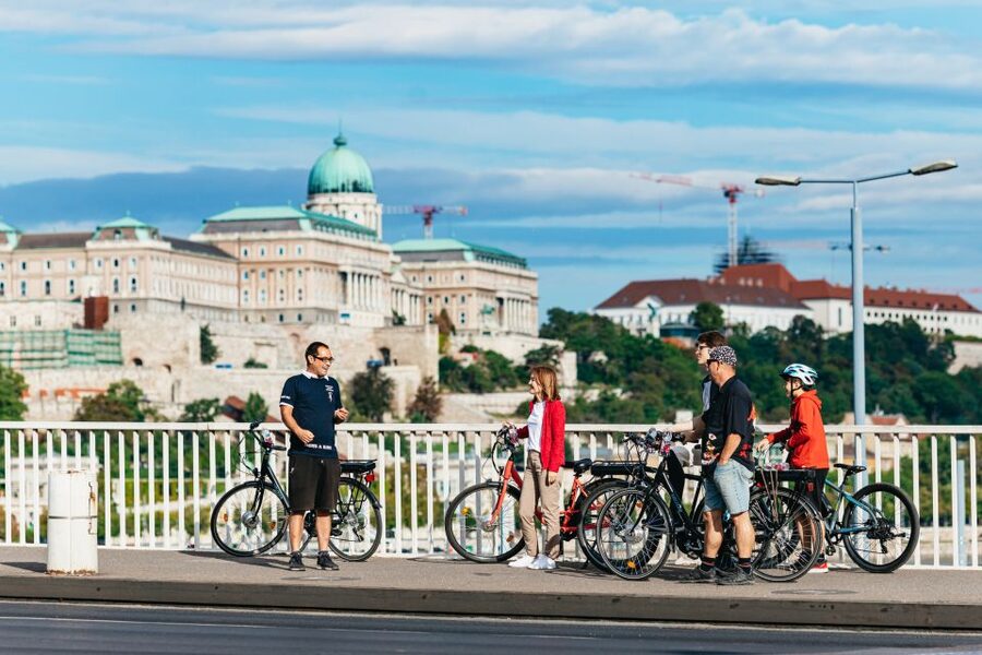 Budapest: Grand Sightseeing Bike Tour - The Castle Hill climb and Fishermen’s Bastion
