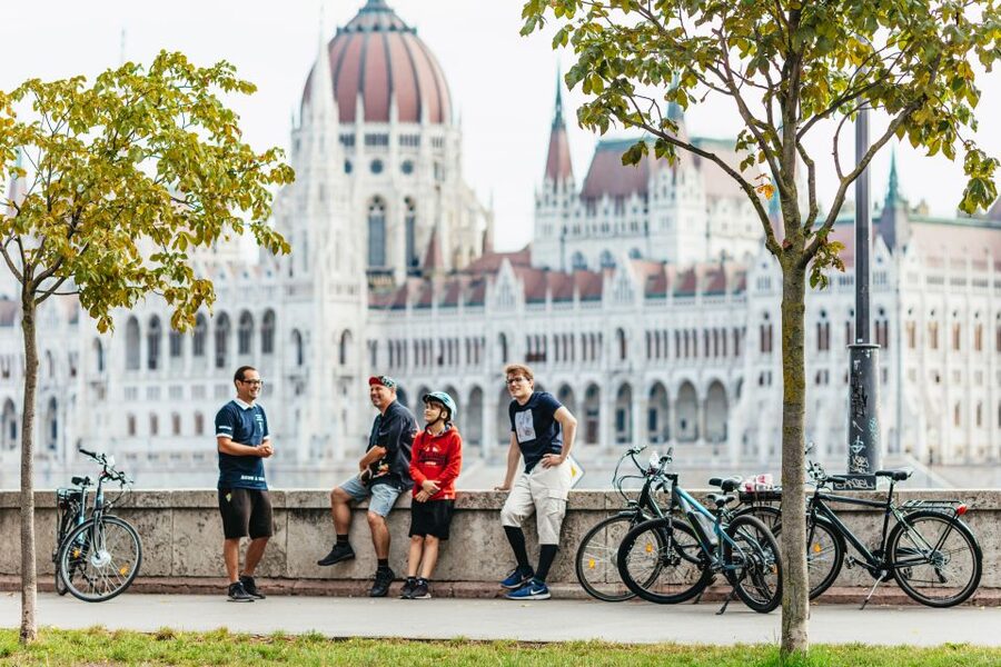 Budapest: Grand Sightseeing Bike Tour - Margaret Bridge and a short pause on Margaret Island