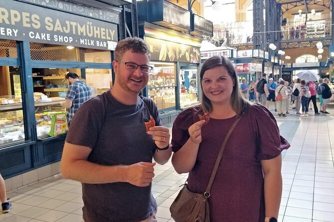 Budapest Great Market Hall Chef‑Led Private Tasting Tour - Buying paprika and market gifts