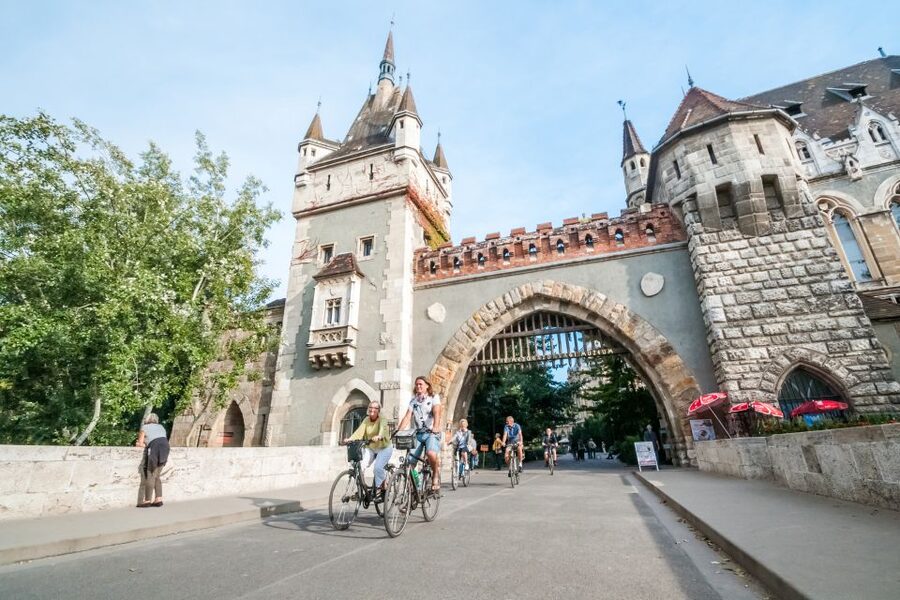 Budapest: Guided City Discovery Bike Tour - Heroes Square and City Park