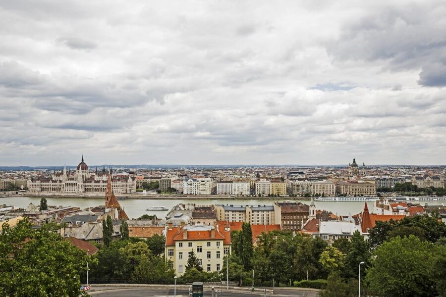 Budapest: Guided City Tour by E-Bike - Downhill to the Danube Promenade and Pest