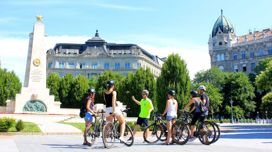 Budapest: Guided City Tour by E-Bike - How good are the guides and bikes?
