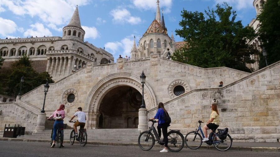 Budapest: Guided E-Bike Sightseeing Tour - Key points at a glance
