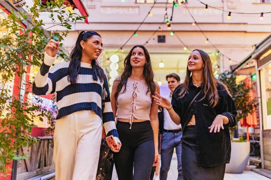 Budapest: Guided Foodie Walking Tour with Food and Drinks - Who should book this Budapest food tour?