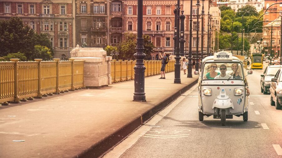 Budapest: Half-Day Exclusive Highlights Private Tour - What four hours can and cannot cover