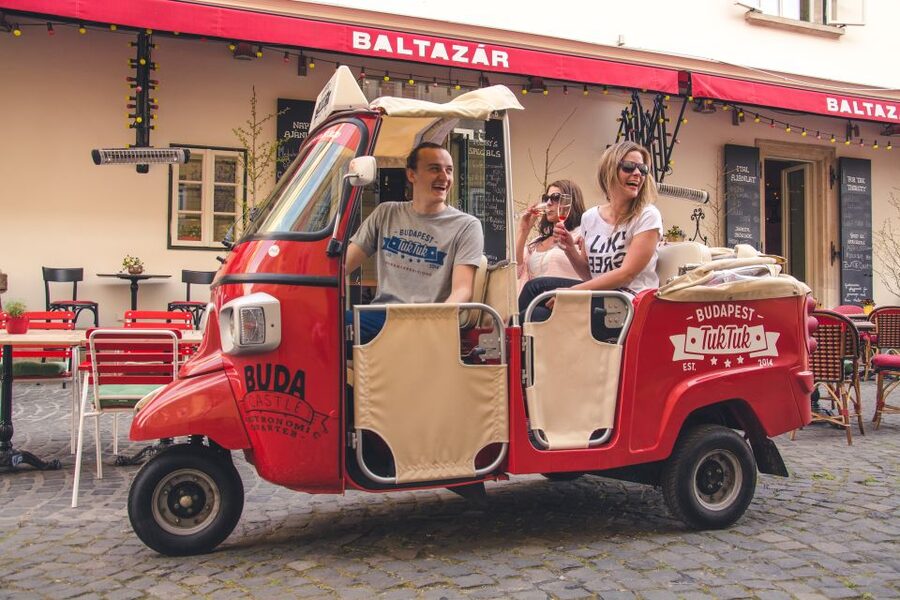 Budapest: Half-Day Exclusive Highlights Private Tour - Comfort, clothing, and weather limits