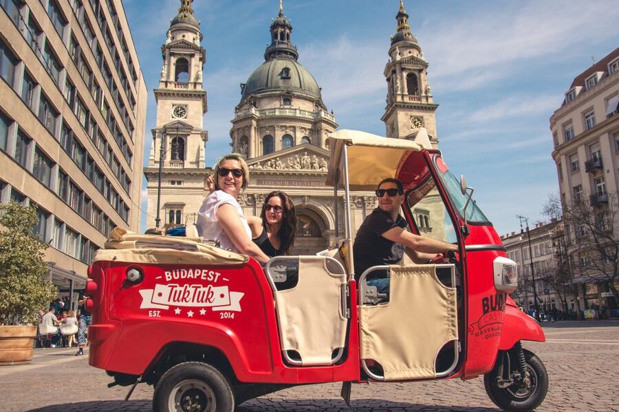 Budapest: Half-Day Exclusive Highlights Private Tour - Starting with hotel pickup and a private guide
