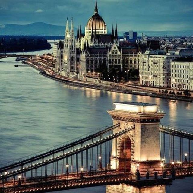 Budapest: Half-Day Highlights Small Group Private Tour - A smart first look at Budapest in four hours