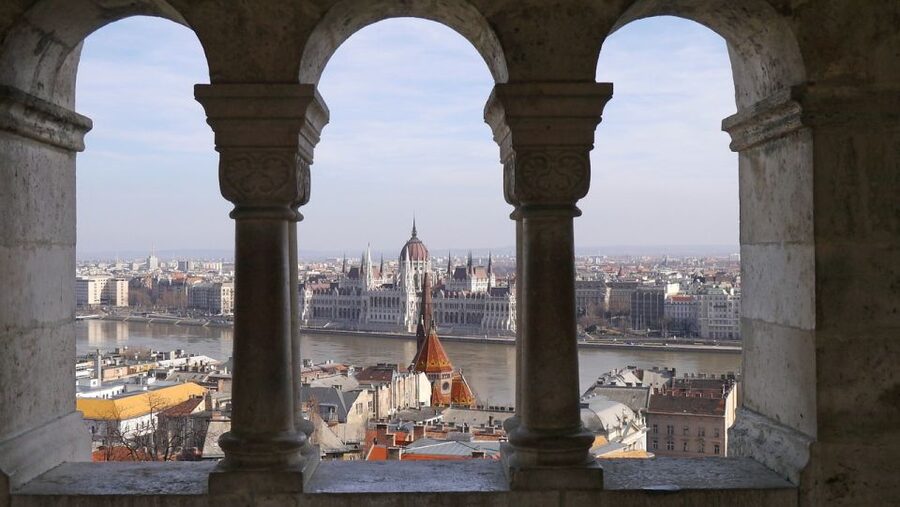 Budapest: Half-Day Highlights Small Group Private Tour - Climbing into the Castle District