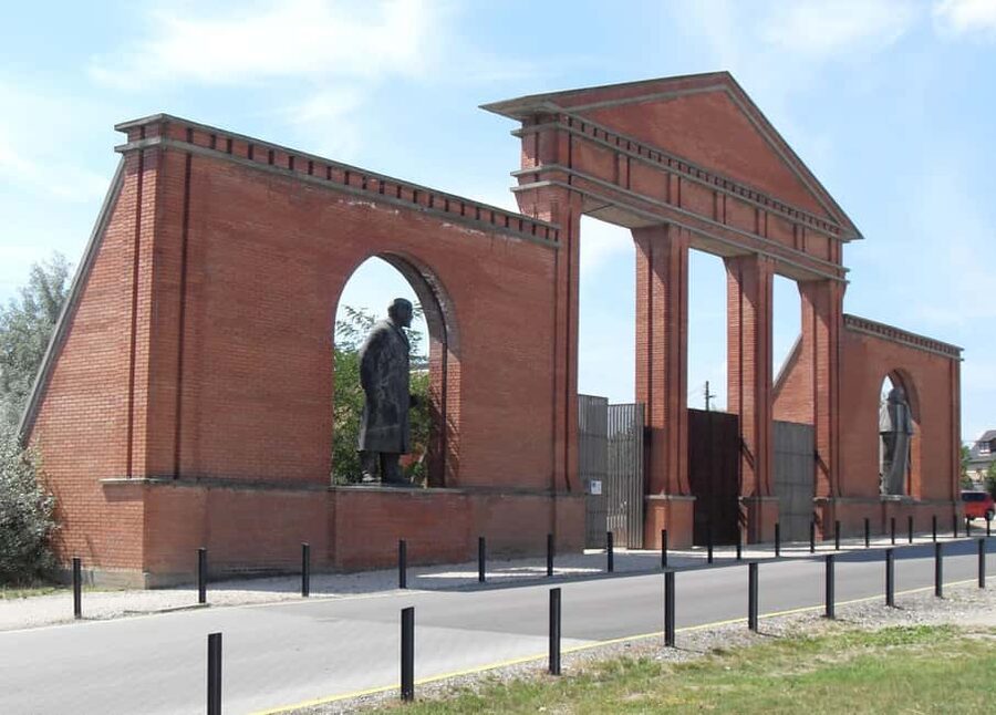 Budapest Half-Day Tour: Life Behind the Iron Curtain - Should you book the Budapest Iron Curtain tour?