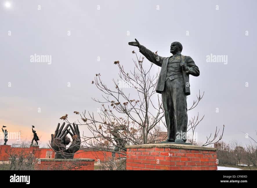 Budapest Half-Day Tour: Life Behind the Iron Curtain - Why this tour matters in Budapest
