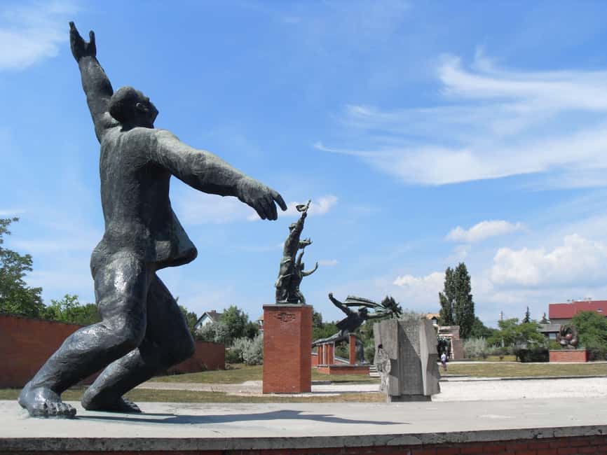 Budapest Half-Day Tour: Life Behind the Iron Curtain - Who will get the most from this tour?