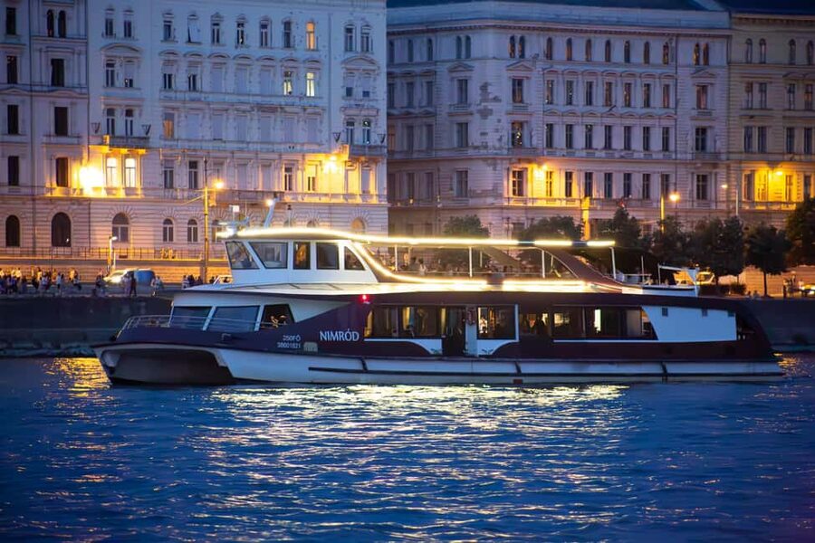 Budapest: Happy Hour Sightseeing Cruise - Key points at a glance