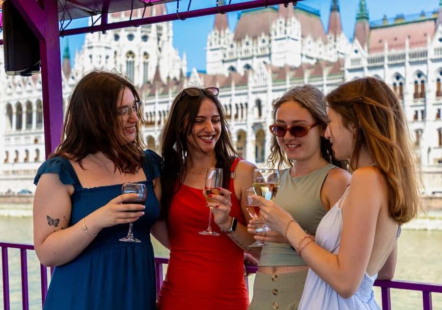 Budapest: Happy Hour Sightseeing Cruise - The cocktail sets the mood