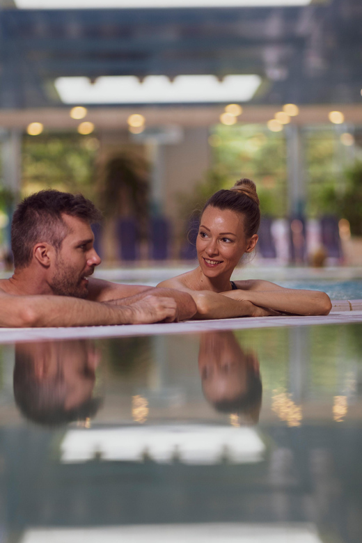 Budapest: Helia Day Spa entry ticket - Swimming before the hot pools