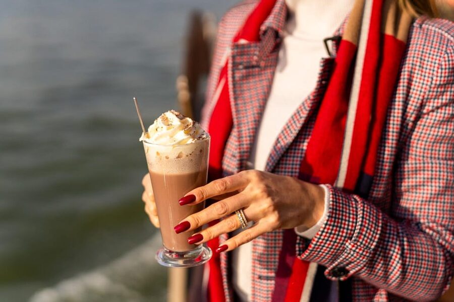 Budapest: Historic Cruise with Welcome Drink - Picking the best departure time