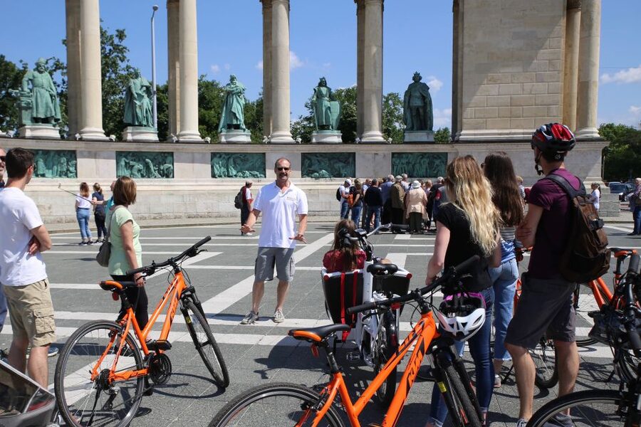 Budapest: Historic Downtown Bicycle Ride with Scenic Views - Crossing the Chain Bridge into Buda