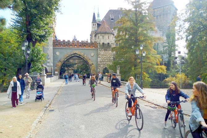 Budapest Historic Downtown Bicycle Tour in small groups - Parliament and the Danube riverfront