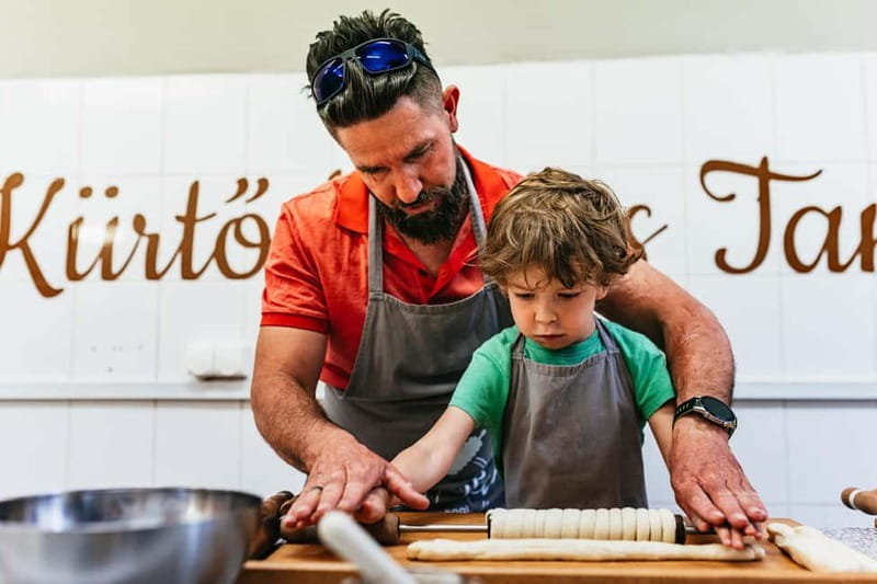 Budapest: Hungarian Chimney Cake Workshop in the City Center - Timing, meeting point, and group size