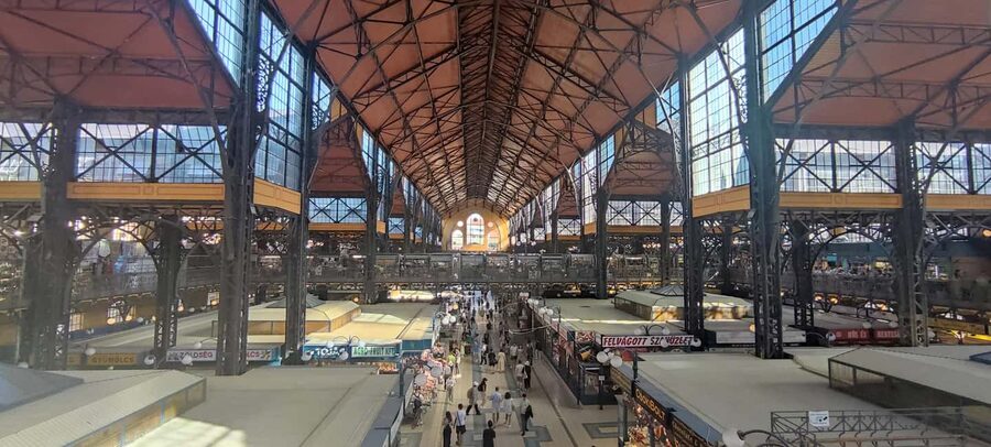 Budapest: Hungarian Cuisine in the Market Hall (german) - The guide makes the difference