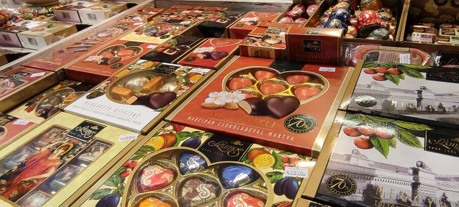 Budapest: Hungarian Cuisine in the Market Hall (german) - German is not a minor detail