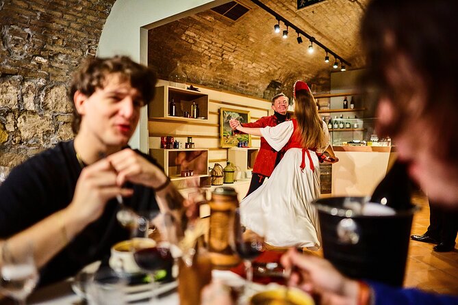 Budapest: Hungarian Folklore Dance Performance & Concert Ticket - What the evening at Király Street is really like