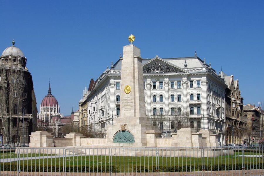 Budapest: Inner City Walking Tour in German - Liberty Square and Budapest’s difficult 20th century