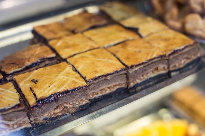 Budapest Jewish Cuisine & Culture Walk - Wine, coffee, and kosher pálinka in a ruin pub