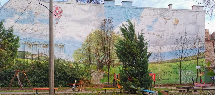 Budapest: Jewish District Private Walking Tour - Kazinczy Street reveals an Orthodox tradition