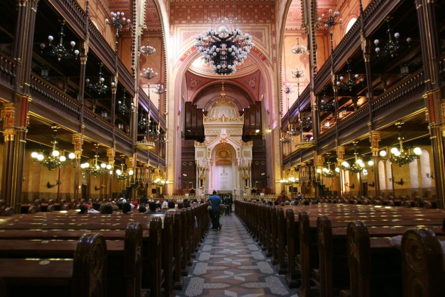 Budapest: Jewish Heritage Guided Tour with Synagogue Ticket - Rumbach Street Synagogue and the Jewish Quarter’s architecture