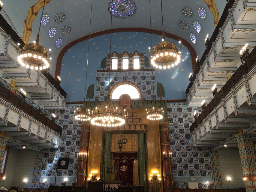 Budapest: Jewish Heritage Guided Tour with Synagogue Ticket - Entering the Dohány Street Synagogue