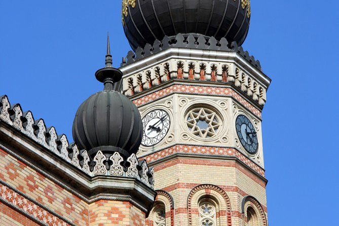 Budapest Jewish Heritage Memorial Walking Tour & Synagogue Entry - Guide quality and the group experience