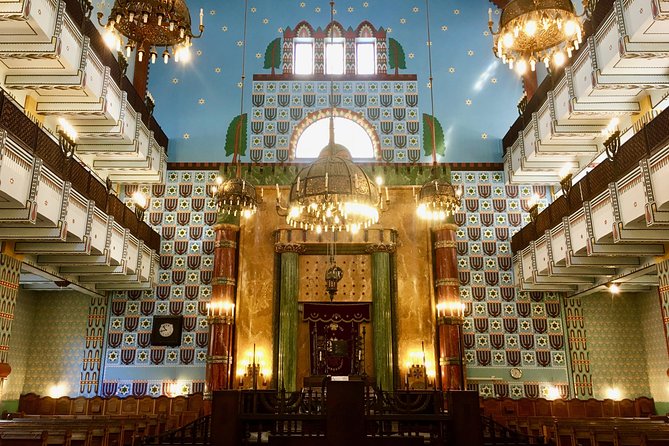 Budapest Jewish Heritage: Synagogues, Shoes, Secrets & Flódni - The former ghetto and the small synagogue experience