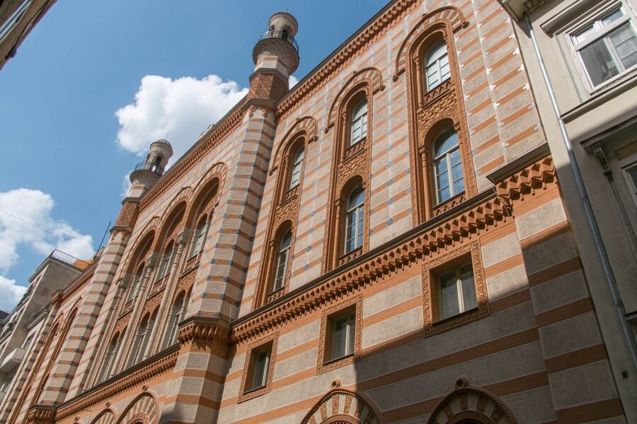 Budapest: Jewish Heritage Walking Tour with Historian Guide - Starting at Deák Square with Budapest’s Jewish past