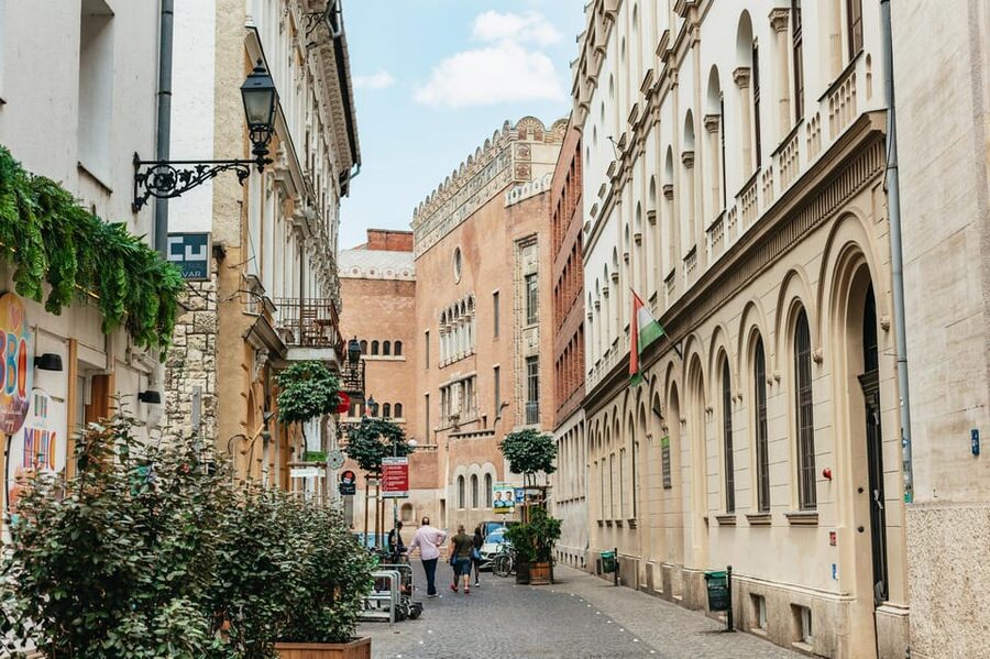 Budapest: Jewish History Guided Walking Tour with Historian - The first part sets Hungary’s Jewish story in context