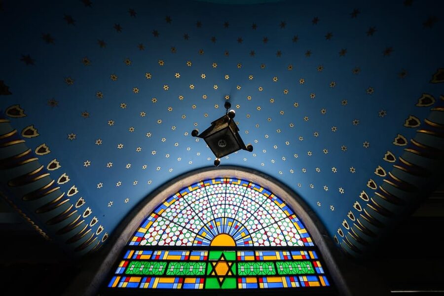 Budapest: Jewish History with Local Guide & Synagogue Ticket - What the guide adds
