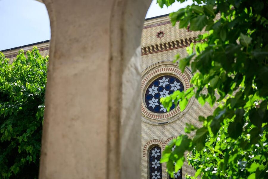 Budapest: Jewish History with Local Guide & Synagogue Ticket - Why this short walk matters in Budapest