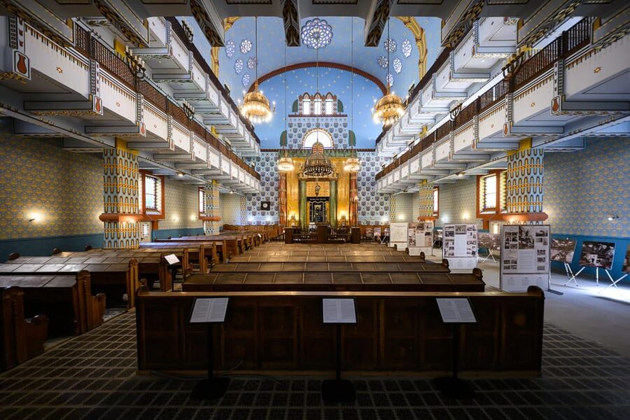 Budapest: Jewish History with Local Guide & Synagogue Ticket - The gallery access is the real bonus