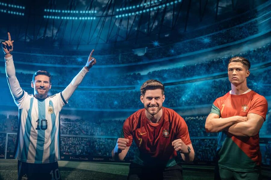 Budapest: Madame Tussauds Entry Ticket - Start with the big names and bring your camera