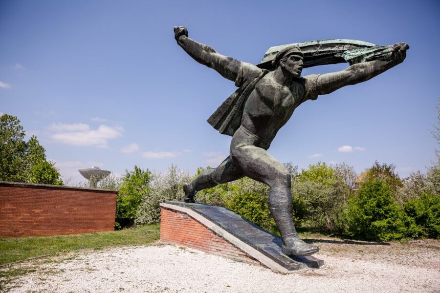 Budapest: Memento Park and Icons of Communism Guided Tour - Marx, Engels, Lenin, and the language of power