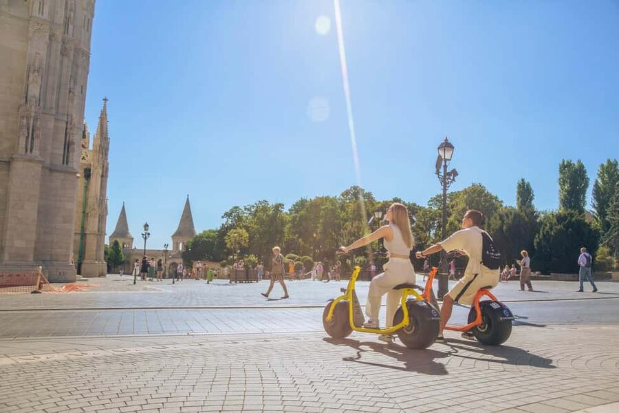 Budapest: MonsteRoller E-Scooter Tour - Guides make the difference between transport and a tour