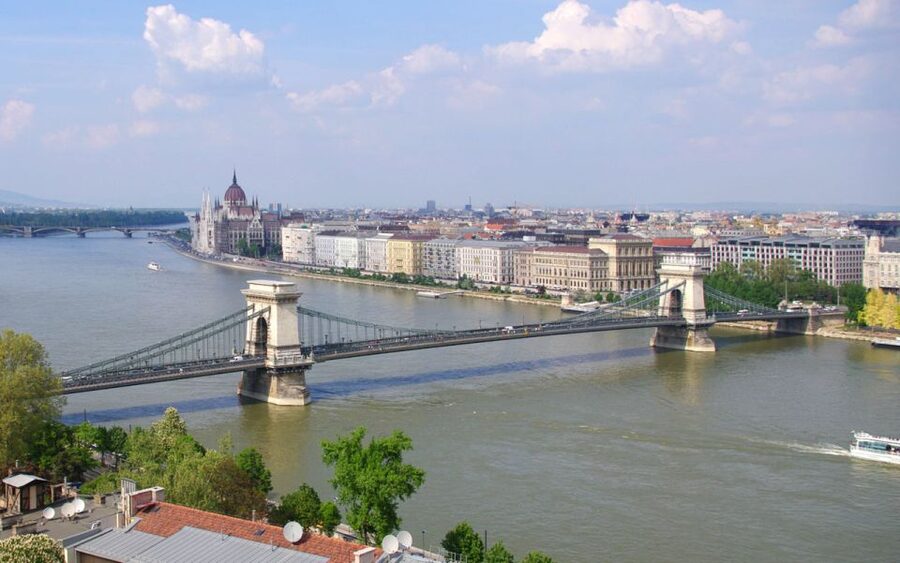 Budapest: Multilingual Highlights Tour - A smart three-hour introduction to Budapest