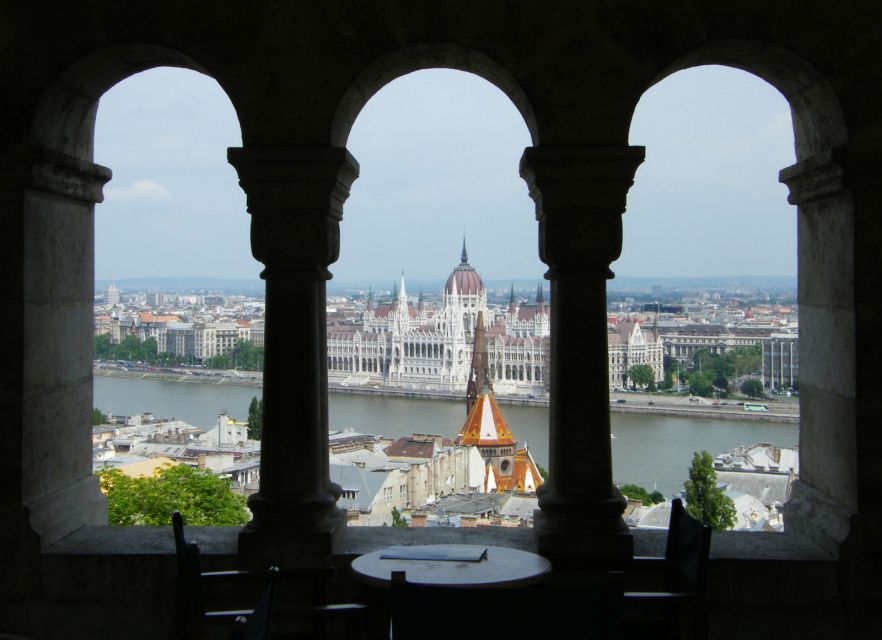 Budapest: Multilingual Highlights Tour - Crossing the river by public transport