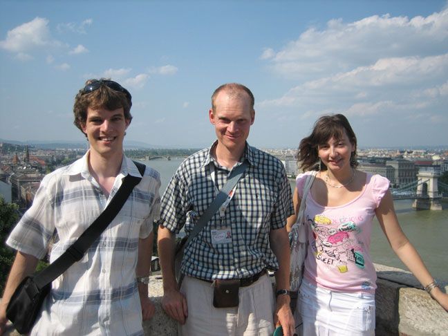 Budapest: Multilingual Highlights Tour - Guides, languages, and group size