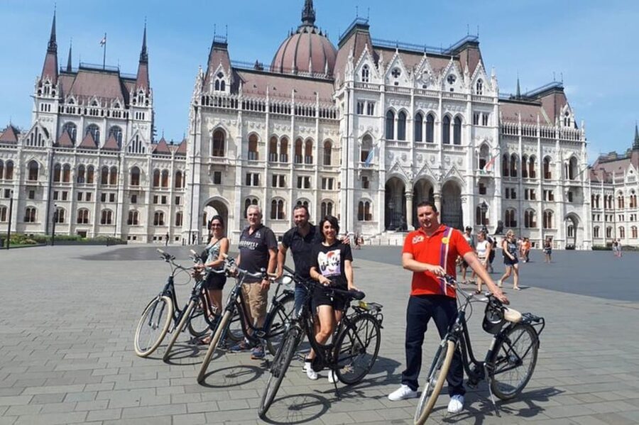 Budapest : Must-see attractions walking tour - Starting beside Kempinski Hotel Corvinus