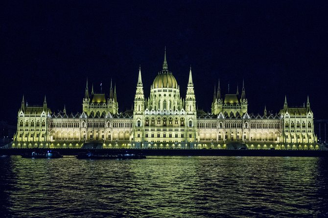 Budapest Night Walking Tour with Danube River Cruise - St Stephen’s Basilica and the story of Hungary
