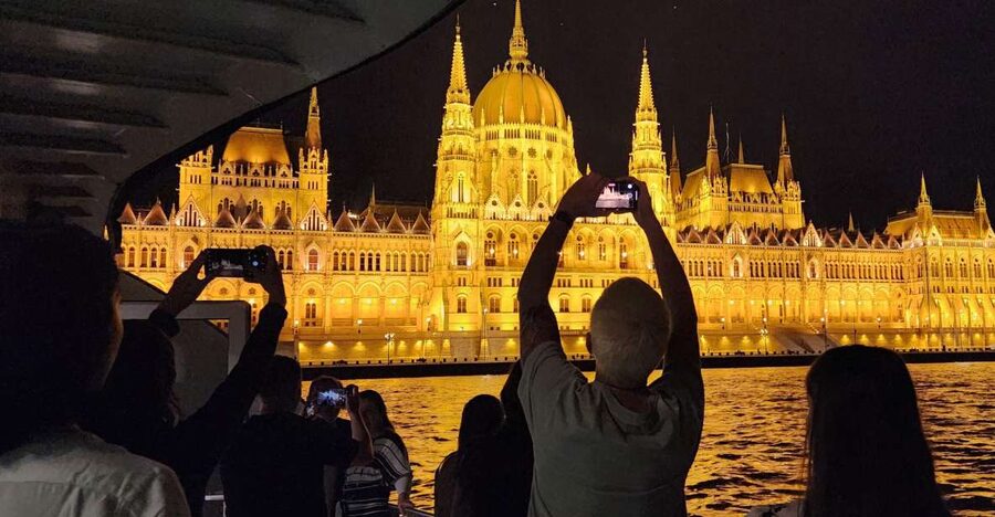 Budapest: Nighttime or Daytime Sightseeing Cruise - Who should book this Danube cruise?