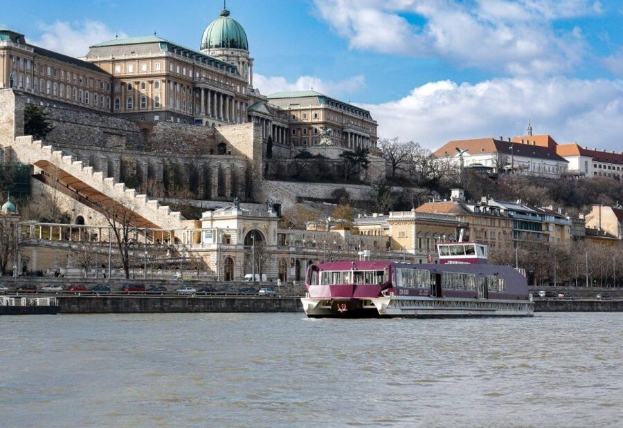 Budapest: Nighttime or Daytime Sightseeing Cruise - Passing under Budapest’s landmark bridges