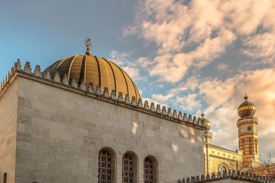 Budapest Old Jewish Quarter History Private Walking Tour - Is $150 per person good value?
